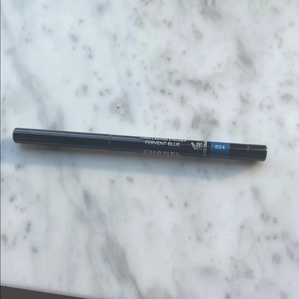 CHANEL Fervent Blue Eyeliner - Picture 1 of 4